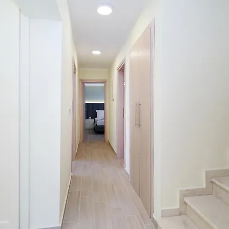 Baycasa ネア・スキオニ