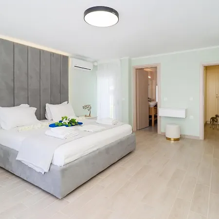 Baycasa * ネア・スキオニ