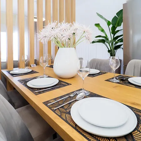 Baycasa ヴィラ ネア・スキオニ