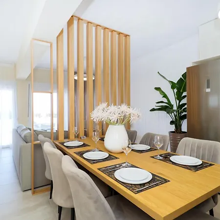 Baycasa ヴィラ ネア・スキオニ